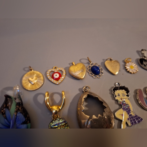 Pin/Charm Lot - Picture 3 of 8